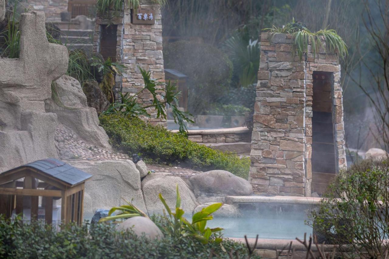 Howard Johnson Huashuiwan Hot Springs Resort Chengdu Exterior photo