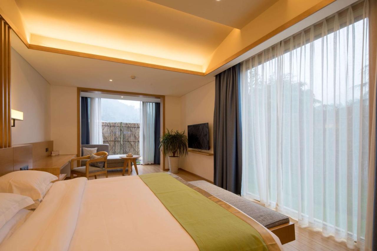 Howard Johnson Huashuiwan Hot Springs Resort Chengdu Exterior photo