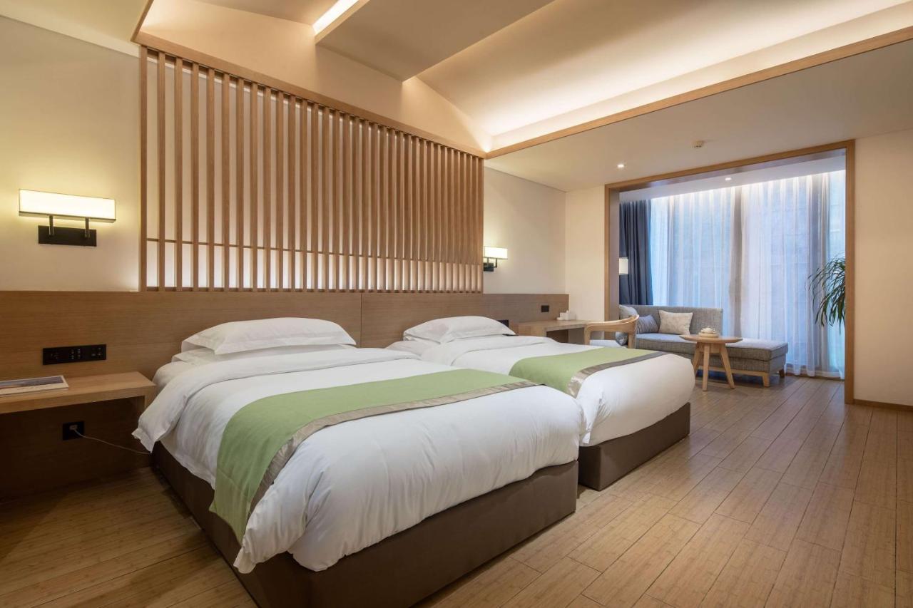 Howard Johnson Huashuiwan Hot Springs Resort Chengdu Exterior photo