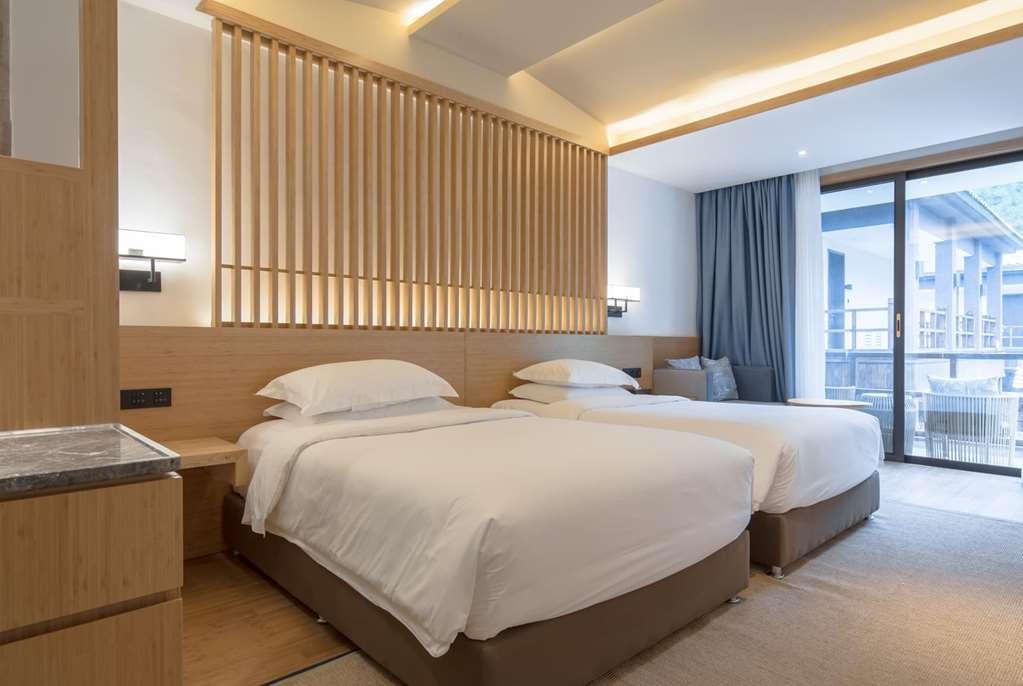 Howard Johnson Huashuiwan Hot Springs Resort Chengdu Room photo