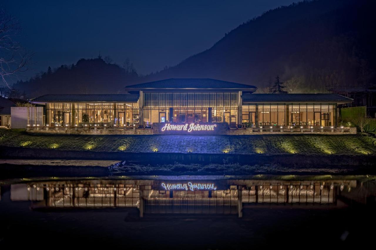 Howard Johnson Huashuiwan Hot Springs Resort Chengdu Exterior photo