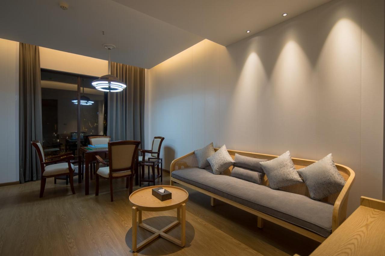 Howard Johnson Huashuiwan Hot Springs Resort Chengdu Exterior photo