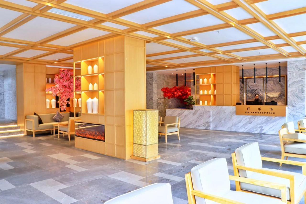 Howard Johnson Huashuiwan Hot Springs Resort Chengdu Exterior photo