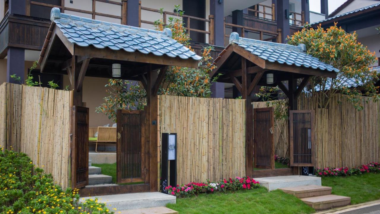 Howard Johnson Huashuiwan Hot Springs Resort Chengdu Exterior photo